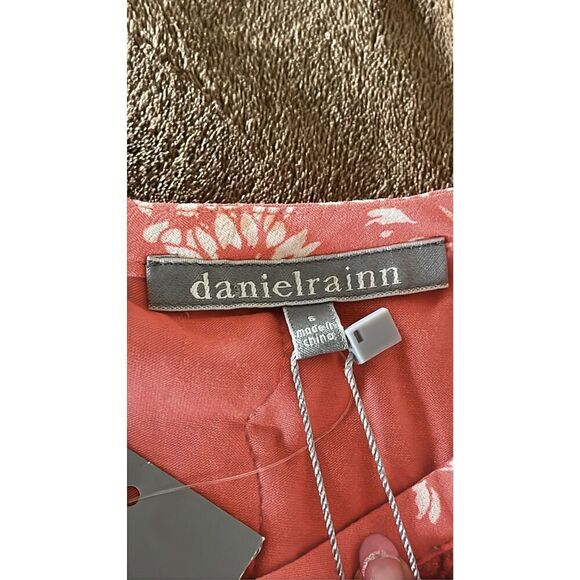 Brand New Daniel Rainn Women's Small Coral Floral Lace Embroidered Blouse Top - Picture 4 of 7